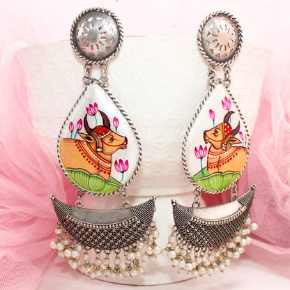 HANDPAINTED BIG JHUMKA - WHITE NANDI - EARRING