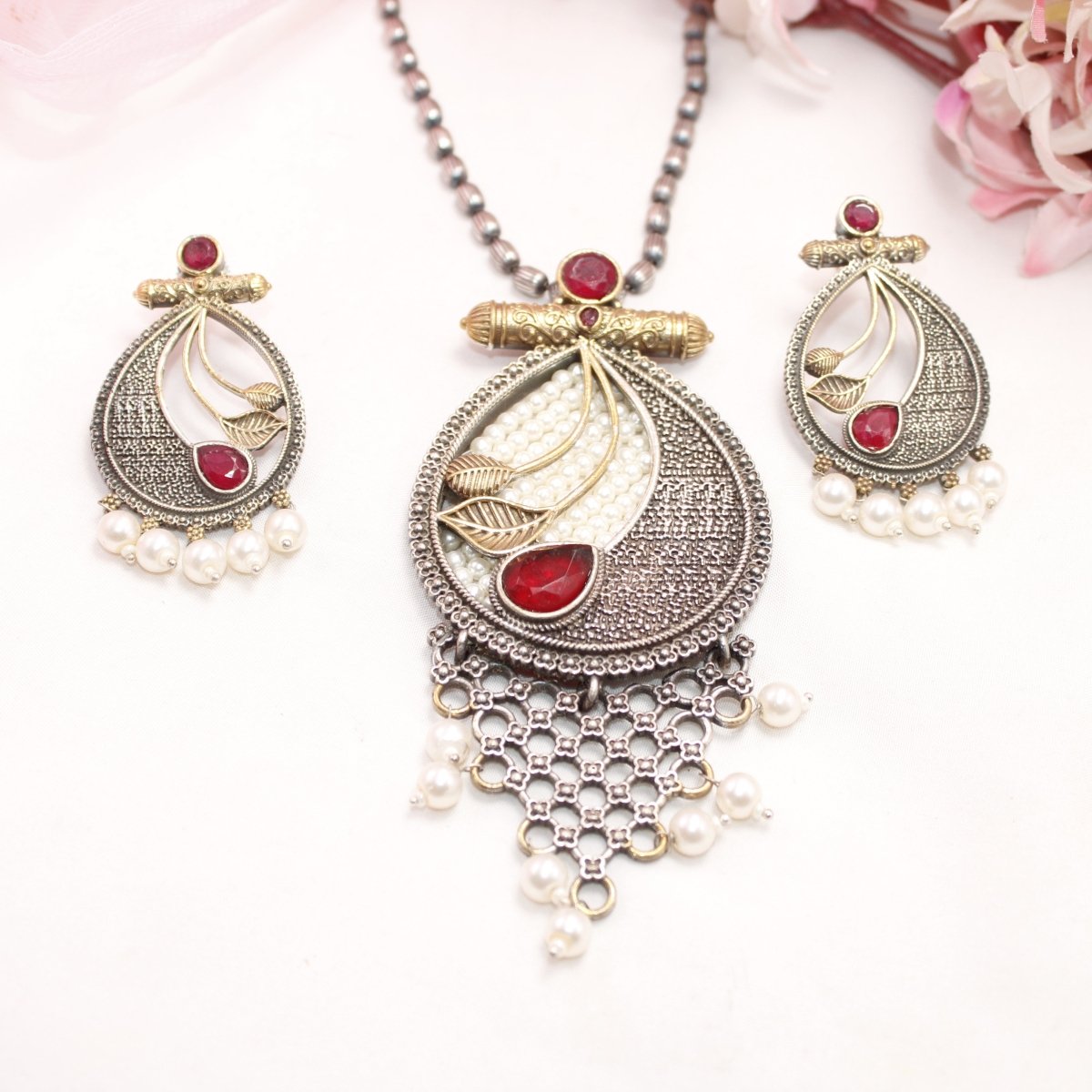 KALASH - DUAL - TONE PEARL JAALI ANTIQUE GOLDEN PENDANT SET - RED - Charms & Pendants