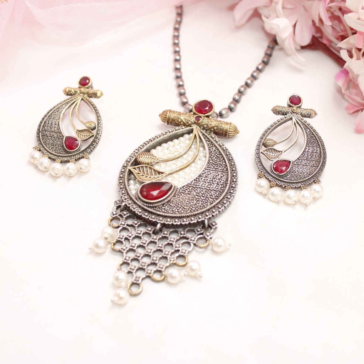 KALASH - DUAL - TONE PEARL JAALI ANTIQUE GOLDEN PENDANT SET - RED - Charms & Pendants