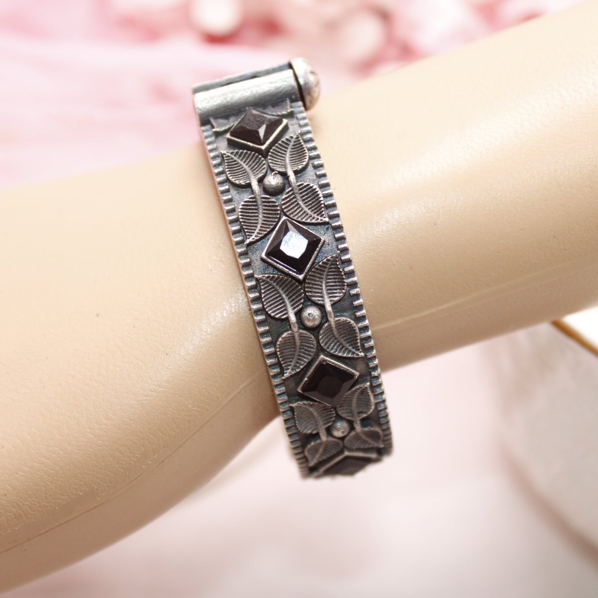 KALI - OXIDISED SILVER LOOK ALIKE KADA - BLACK - kada