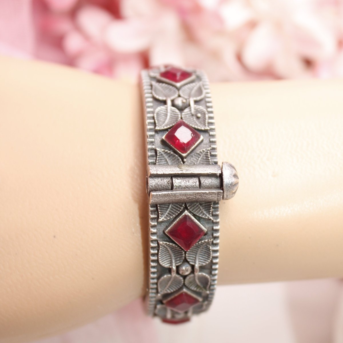 KALI - OXIDISED SILVER LOOK ALIKE KADA - RED - kada