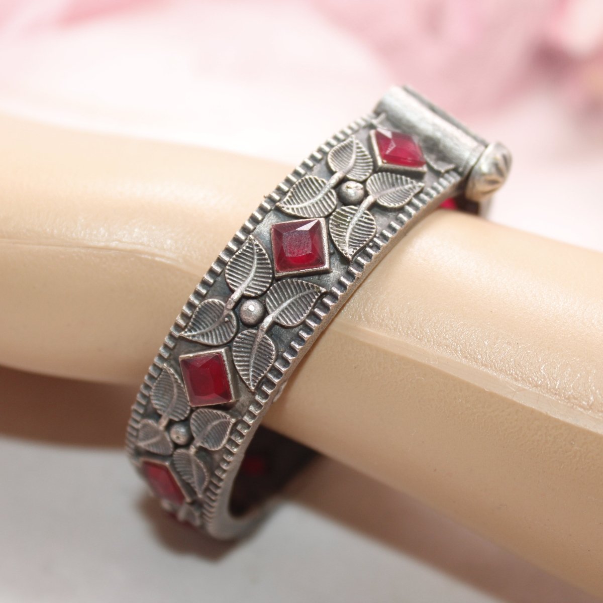 KALI - OXIDISED SILVER LOOK ALIKE KADA - RED - kada