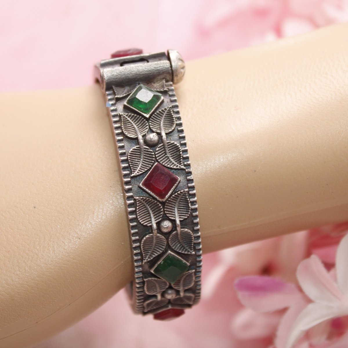 KALI - OXIDISED SILVER LOOK ALIKE KADA - RED & GREEN - kada