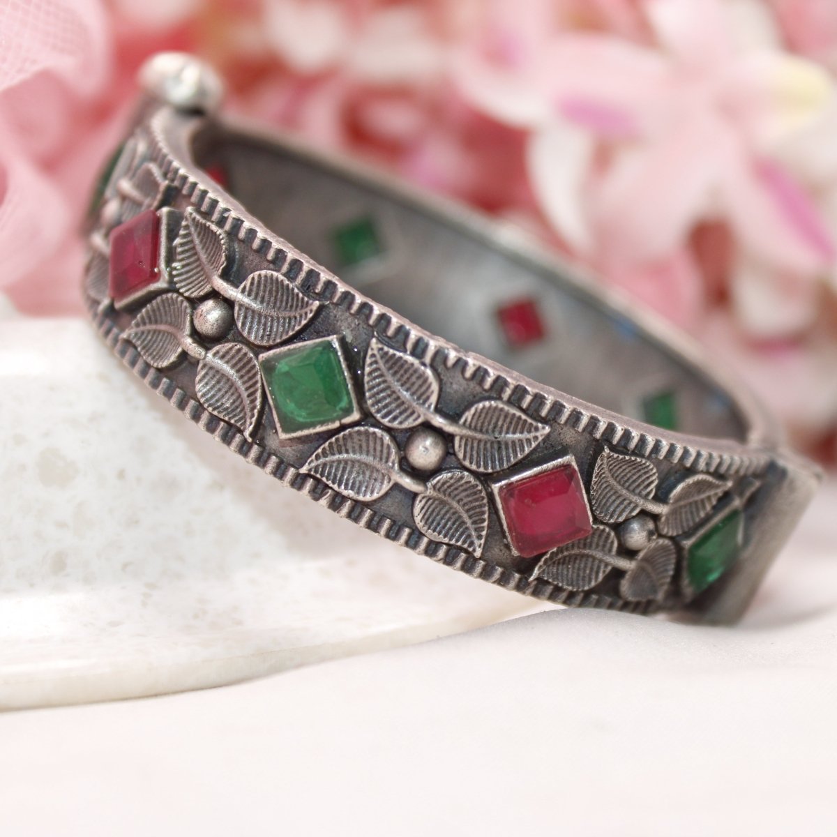 KALI - OXIDISED SILVER LOOK ALIKE KADA - RED & GREEN - kada