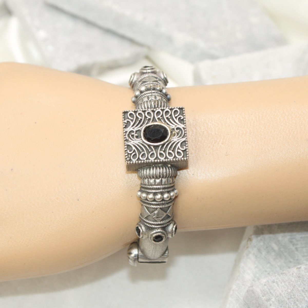 KARIGARI - ANTIQUE OXIDISED KADA - BLACK - kada