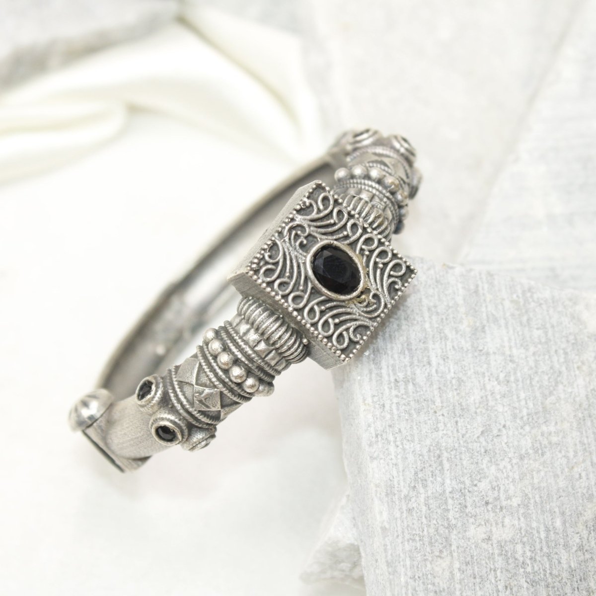 KARIGARI - ANTIQUE OXIDISED KADA - BLACK - kada