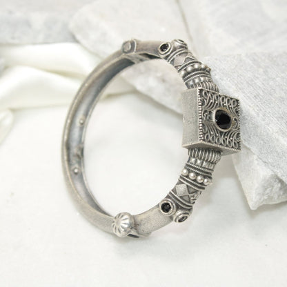 KARIGARI - ANTIQUE OXIDISED KADA - BLACK - kada