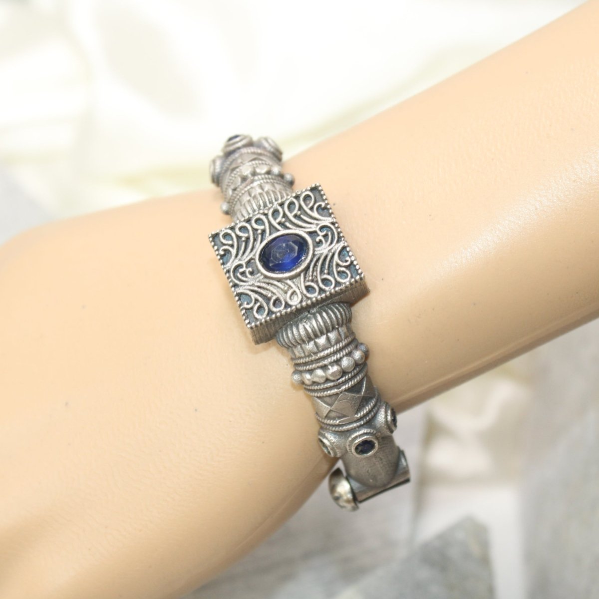 KARIGARI - ANTIQUE OXIDISED KADA - BLUE - kada