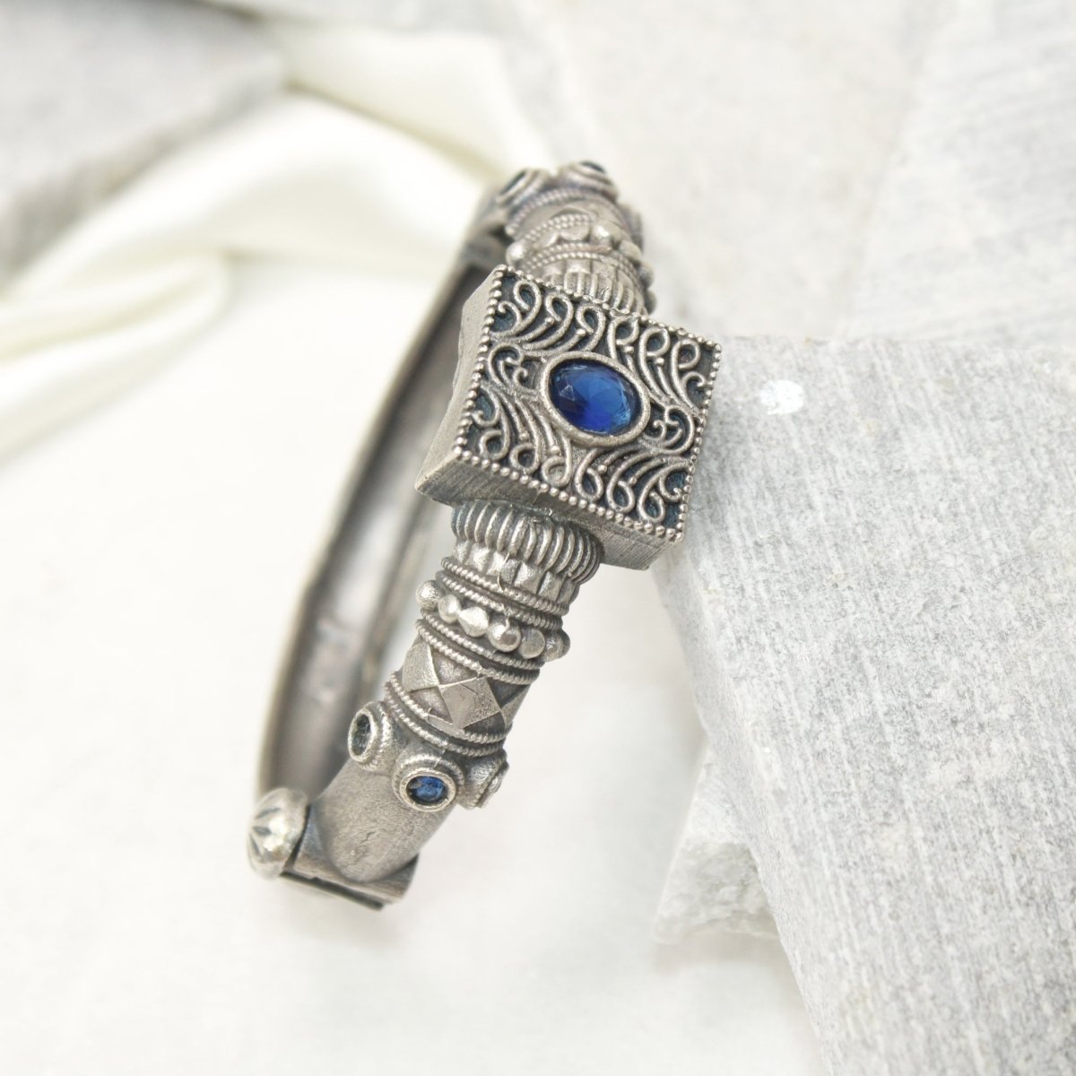 KARIGARI - ANTIQUE OXIDISED KADA - BLUE - kada