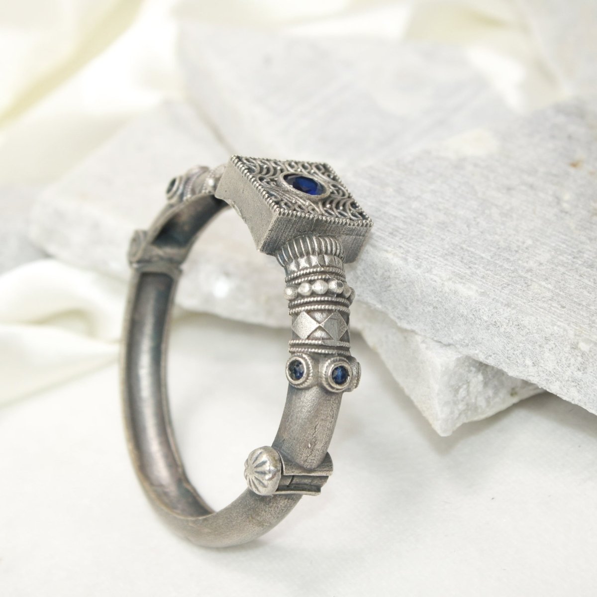 KARIGARI - ANTIQUE OXIDISED KADA - BLUE - kada