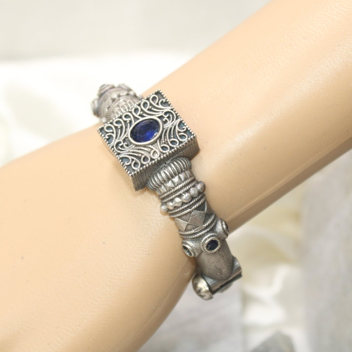 KARIGARI - ANTIQUE OXIDISED KADA - BLUE - kada