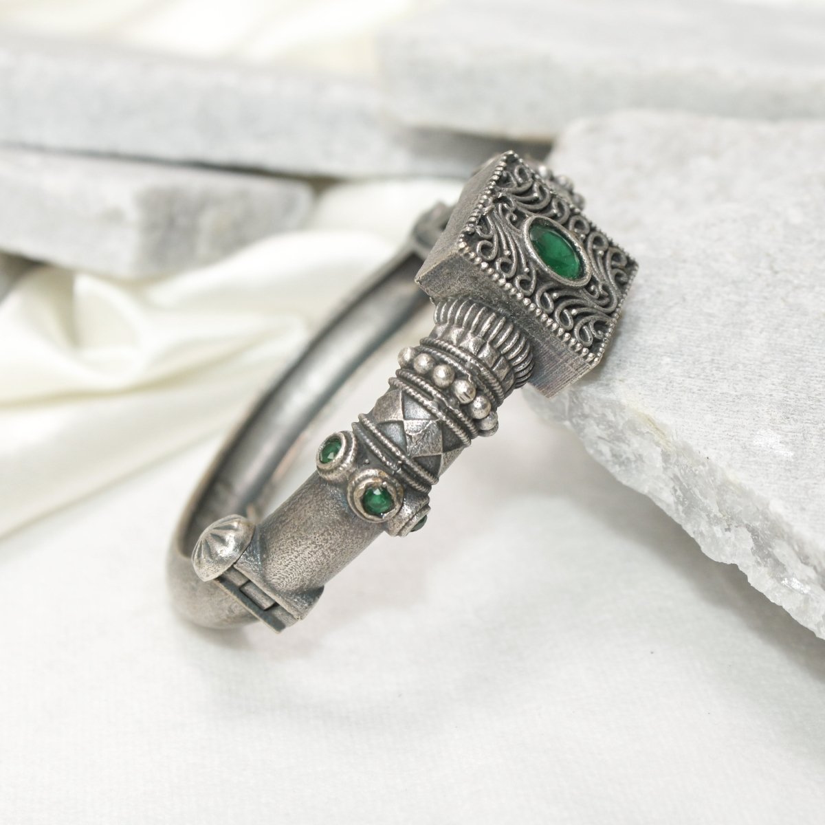 KARIGARI - ANTIQUE OXIDISED KADA - GREEN - kada