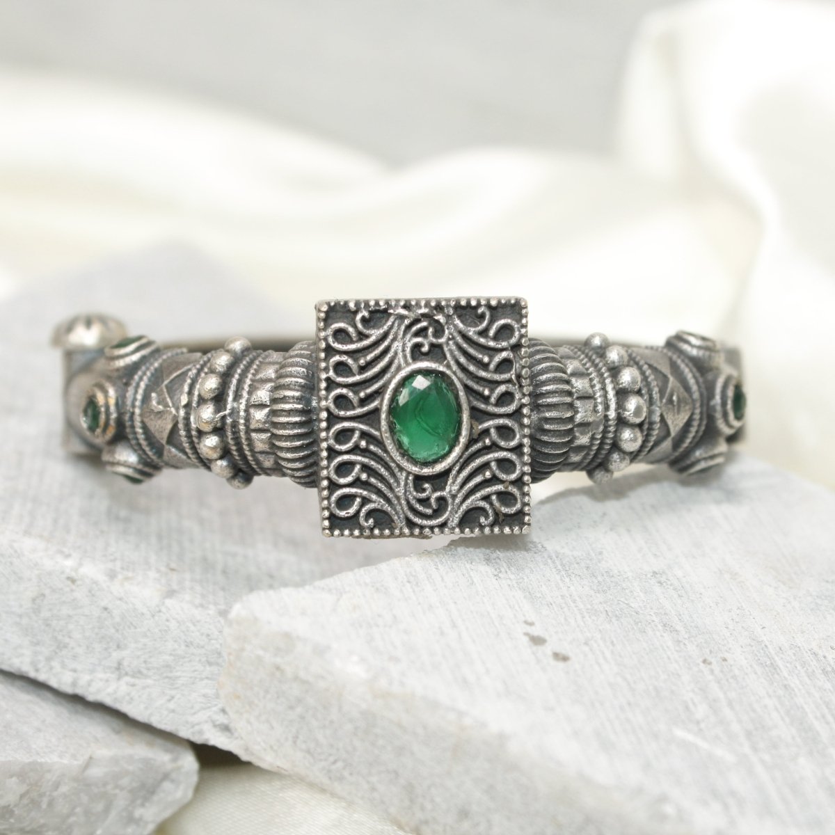 KARIGARI - ANTIQUE OXIDISED KADA - GREEN - kada