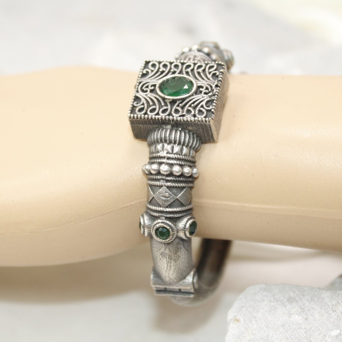 KARIGARI - ANTIQUE OXIDISED KADA - GREEN - kada