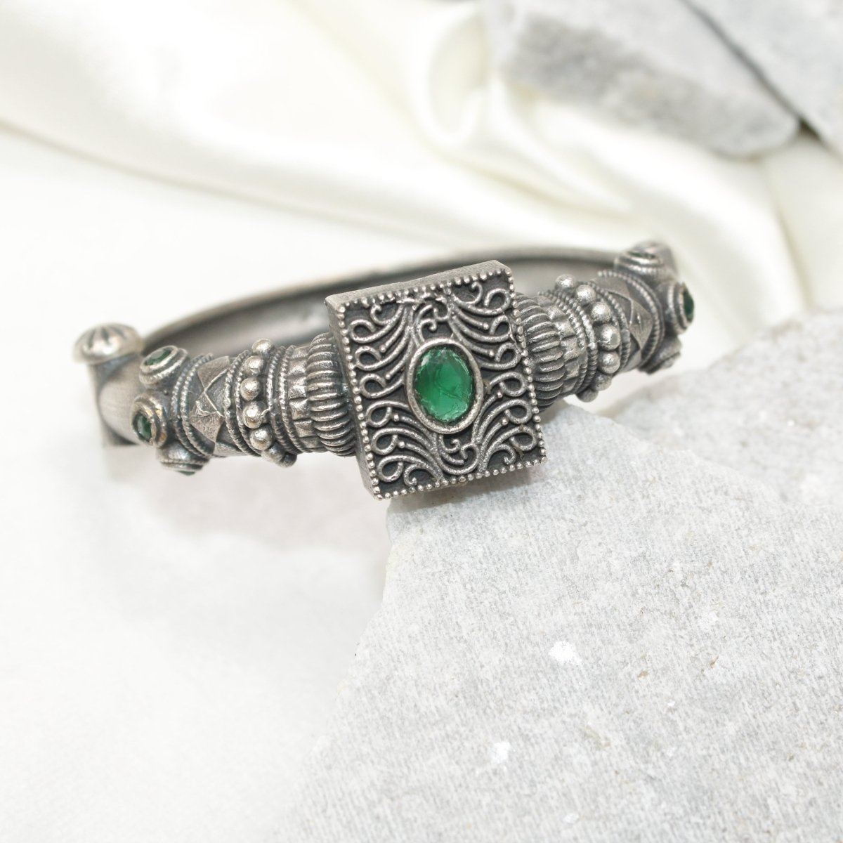 KARIGARI - ANTIQUE OXIDISED KADA - GREEN - kada