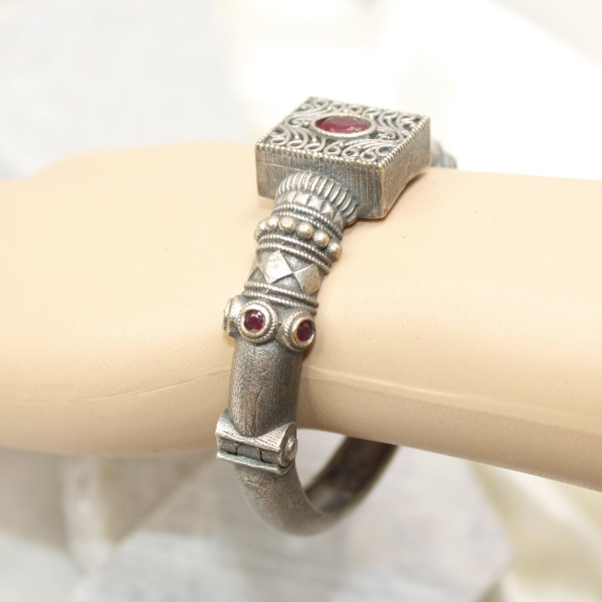 KARIGARI - ANTIQUE OXIDISED KADA - RED - kada