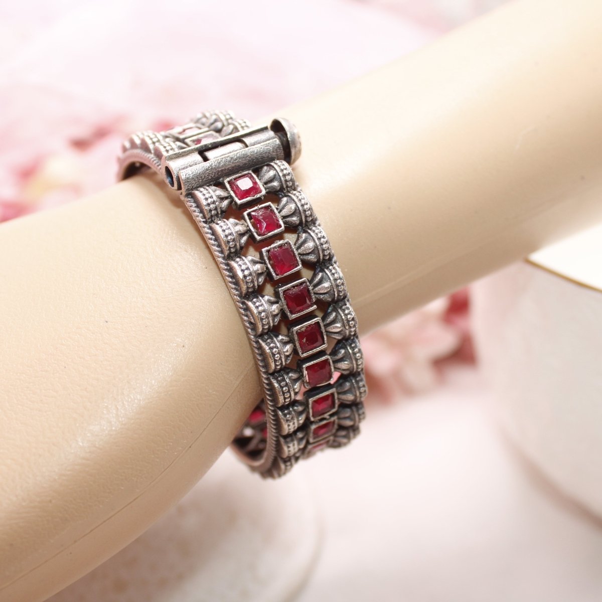 KASTURI - OXIDISED SILVER LOOK ALIKE KADA - RED - kada