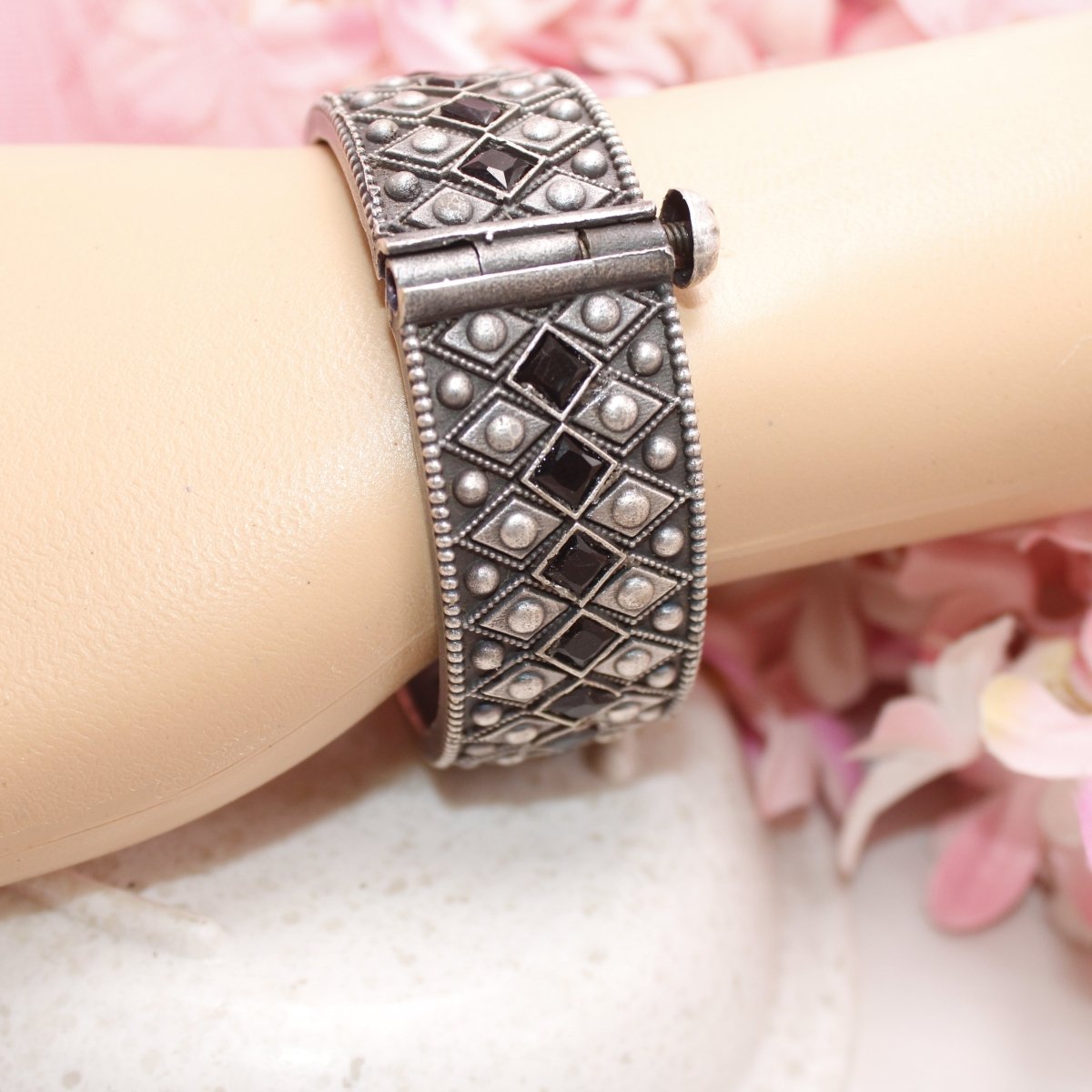 KAVERI - OXIDISED SILVER LOOK ALIKE KADA - BLACK - kada