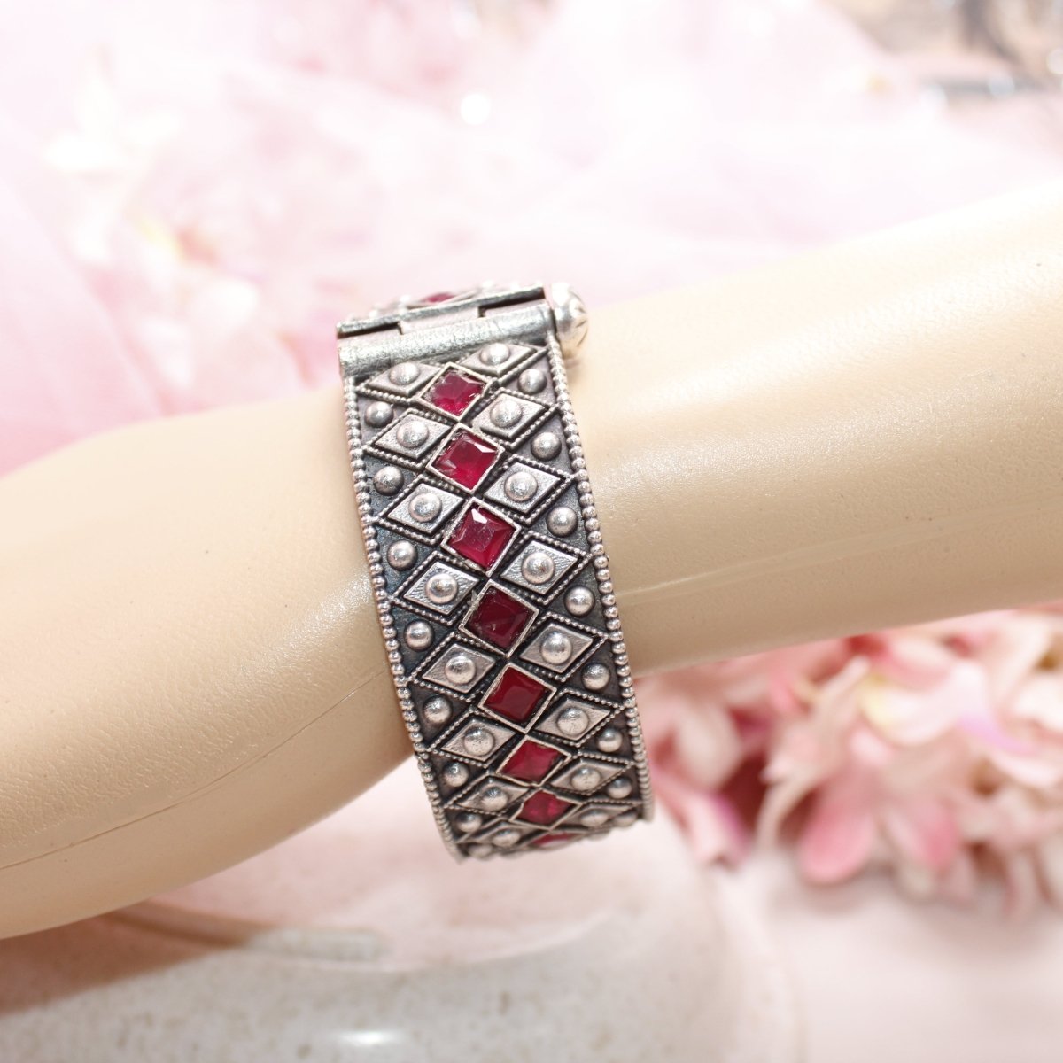 KAVERI - OXIDISED SILVER LOOK ALIKE KADA - RED - kada