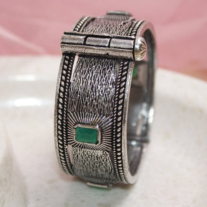 KIA - OXIDISED SILVER LOOK ALIKE KADA - GREEN - kada