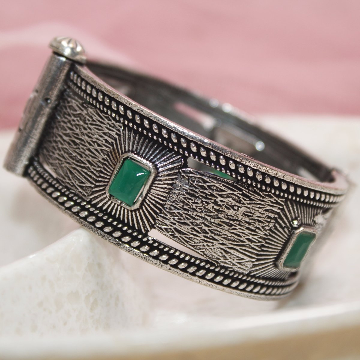 KIA - OXIDISED SILVER LOOK ALIKE KADA - GREEN - kada