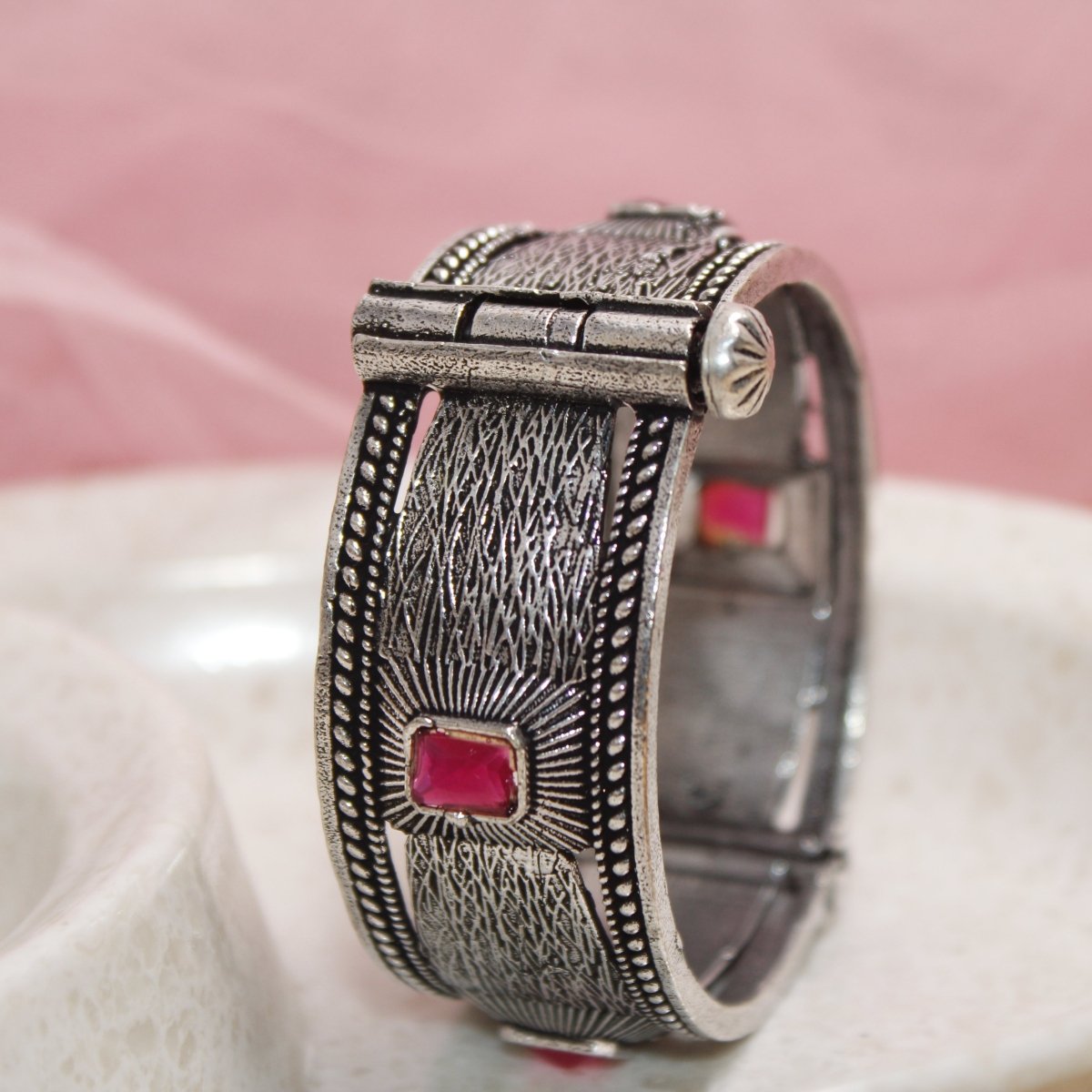 KIA - OXIDISED SILVER LOOK ALIKE KADA - RED - kada