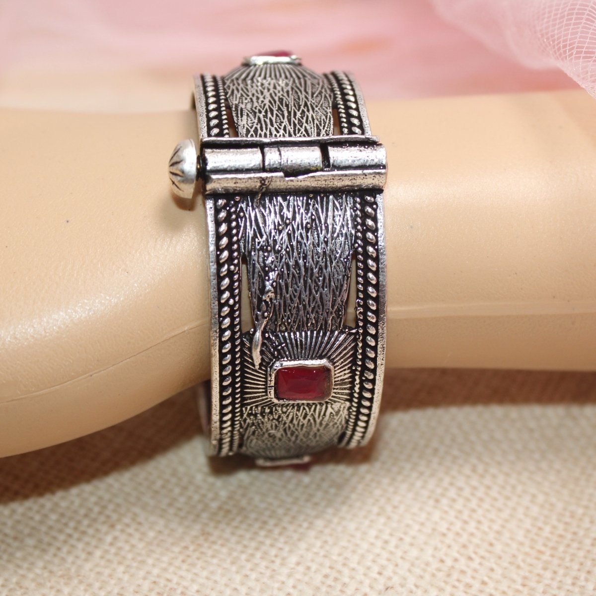 KIA - OXIDISED SILVER LOOK ALIKE KADA - RED - kada