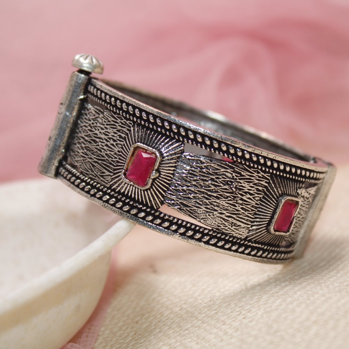 KIA - OXIDISED SILVER LOOK ALIKE KADA - RED - kada