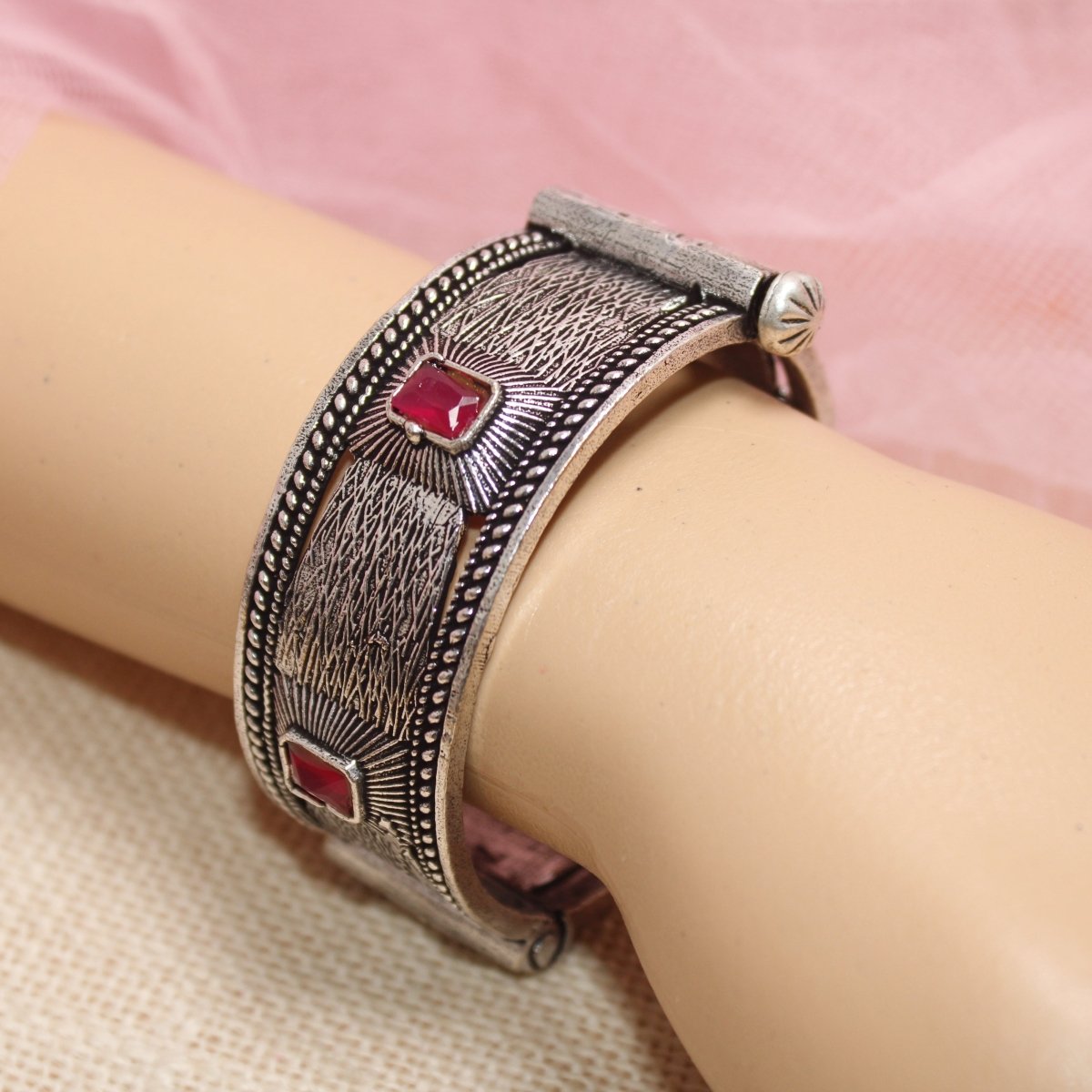 KIA - OXIDISED SILVER LOOK ALIKE KADA - RED - kada