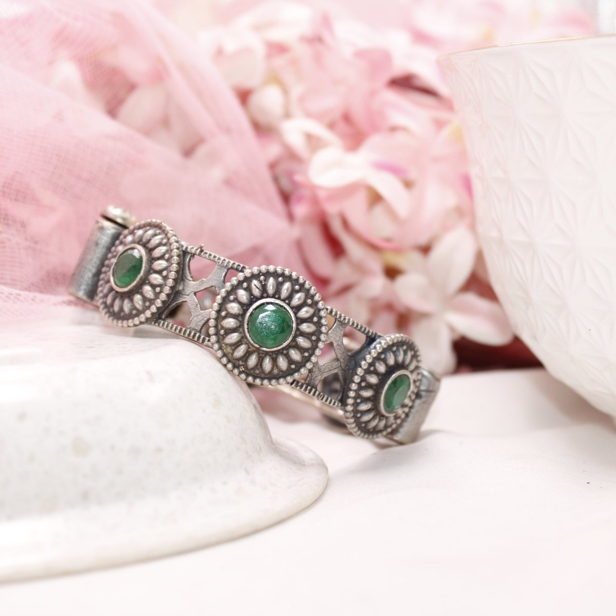 KISHA - OXIDISED SILVER LOOK ALIKE KADA - GREEN - kada