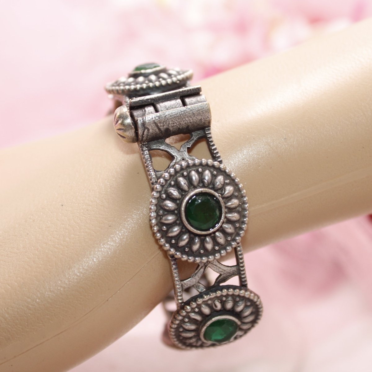 KISHA - OXIDISED SILVER LOOK ALIKE KADA - GREEN - kada