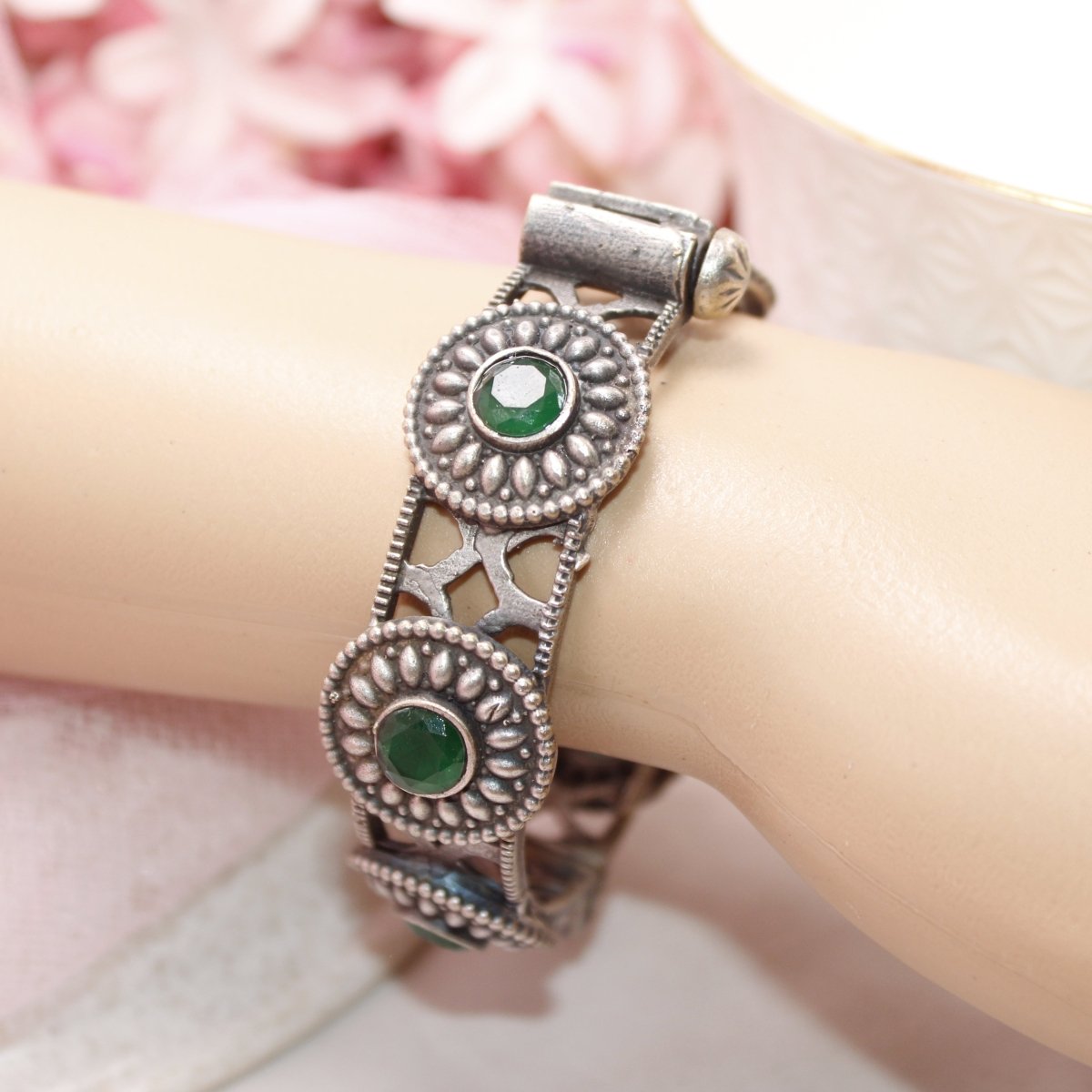 KISHA - OXIDISED SILVER LOOK ALIKE KADA - GREEN - kada