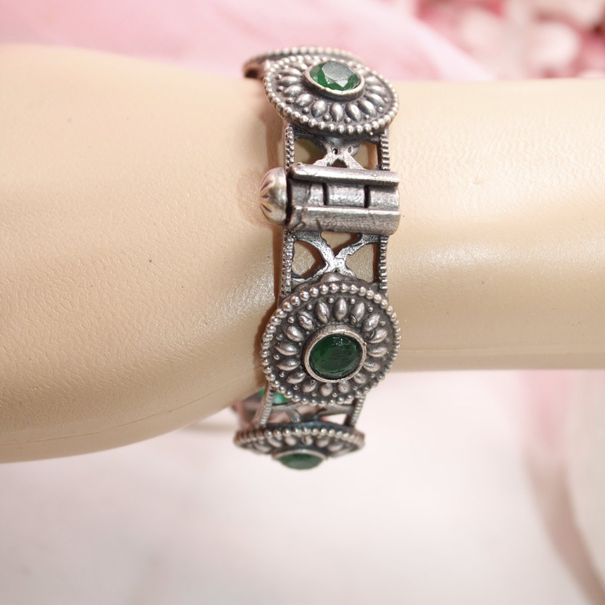 KISHA - OXIDISED SILVER LOOK ALIKE KADA - GREEN - kada