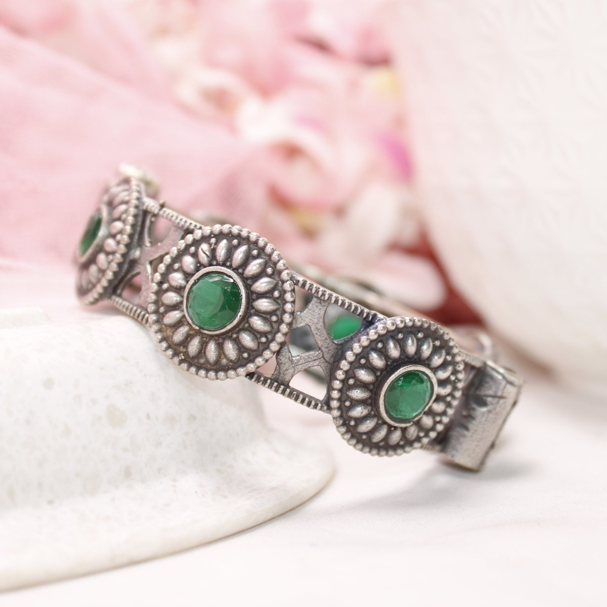 KISHA - OXIDISED SILVER LOOK ALIKE KADA - GREEN - kada