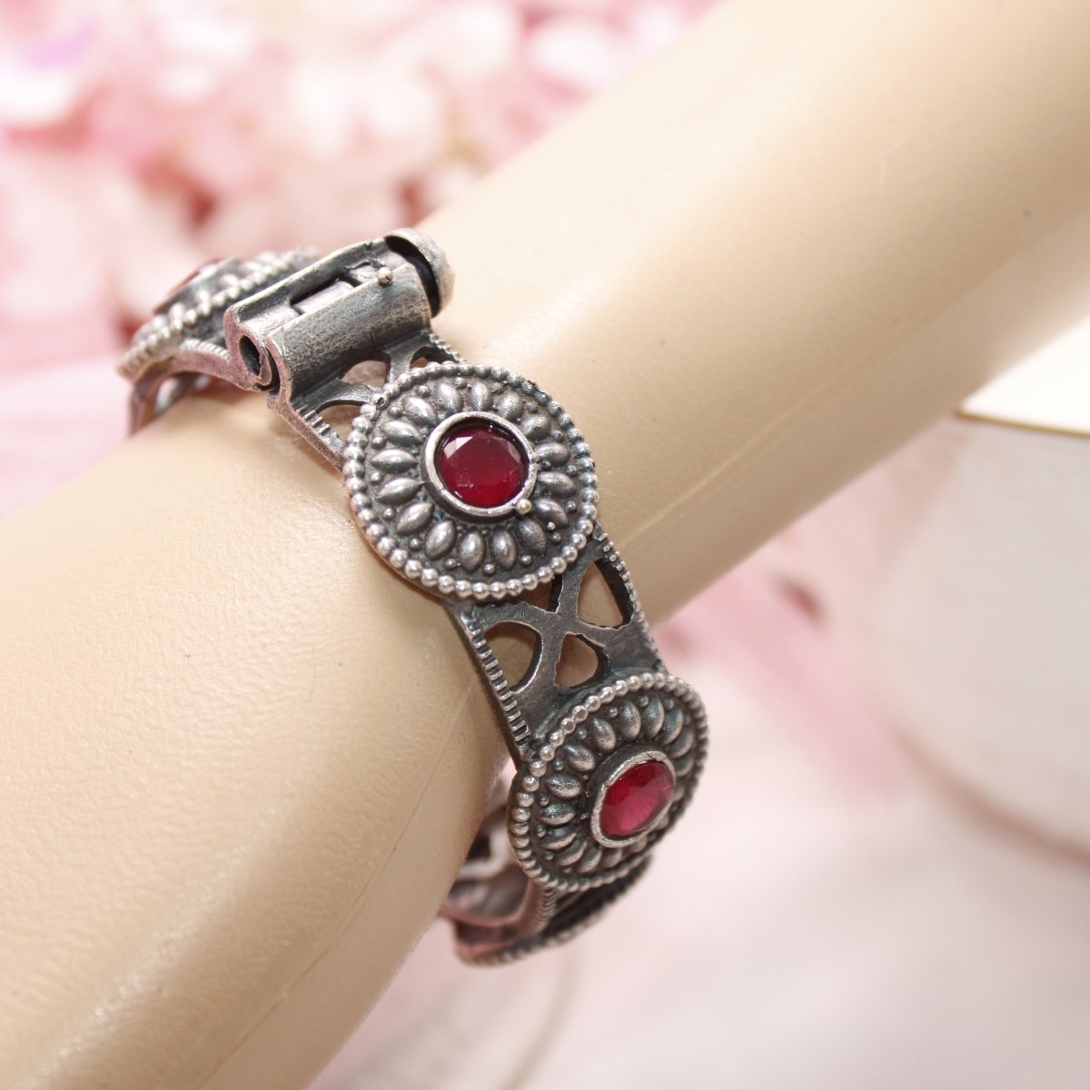 KISHA - OXIDISED SILVER LOOK ALIKE KADA - RED - kada