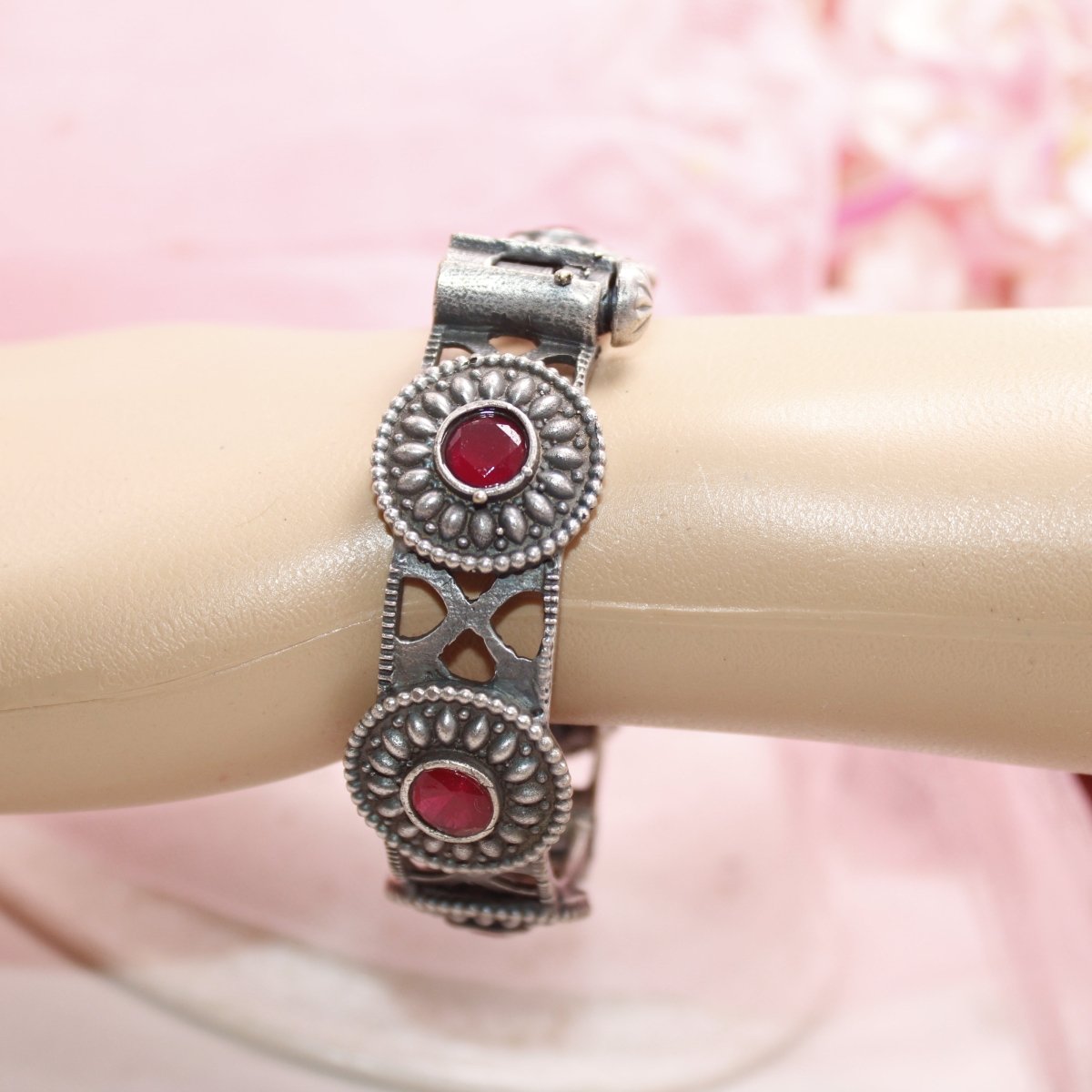 KISHA - OXIDISED SILVER LOOK ALIKE KADA - RED - kada