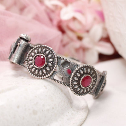 KISHA - OXIDISED SILVER LOOK ALIKE KADA - RED - kada