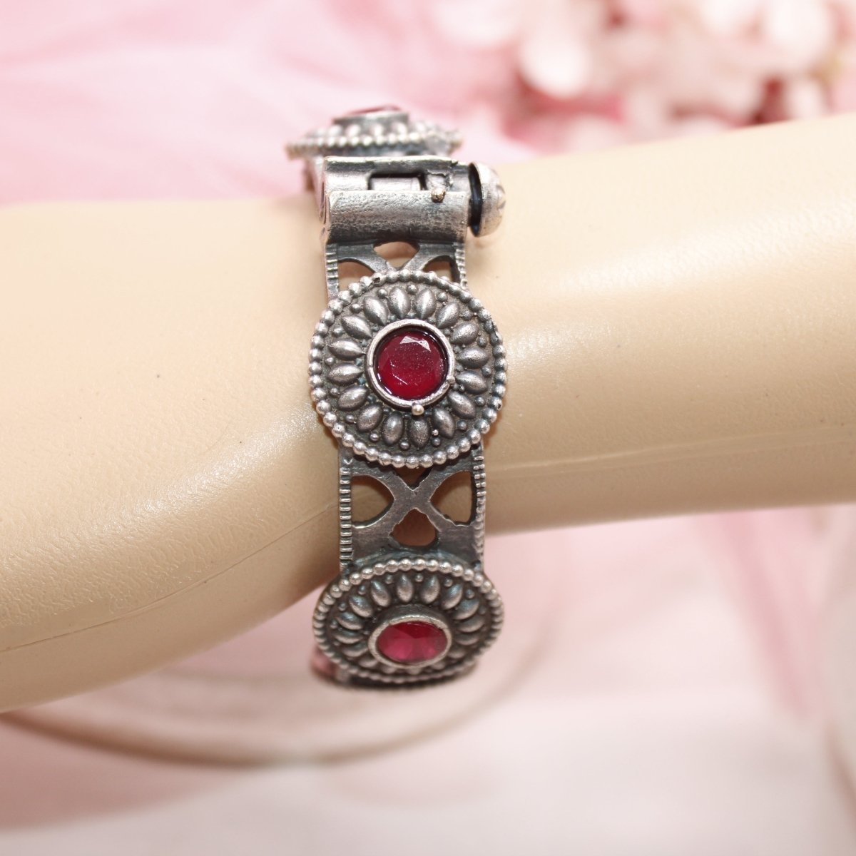 KISHA - OXIDISED SILVER LOOK ALIKE KADA - RED - kada