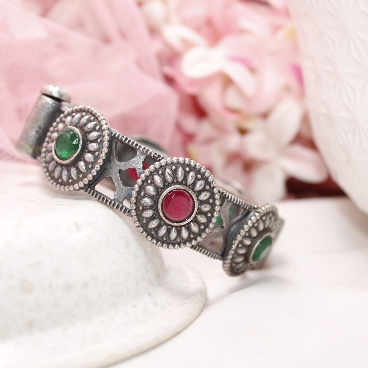 KISHA - OXIDISED SILVER LOOK ALIKE KADA - RED & GREEN - kada