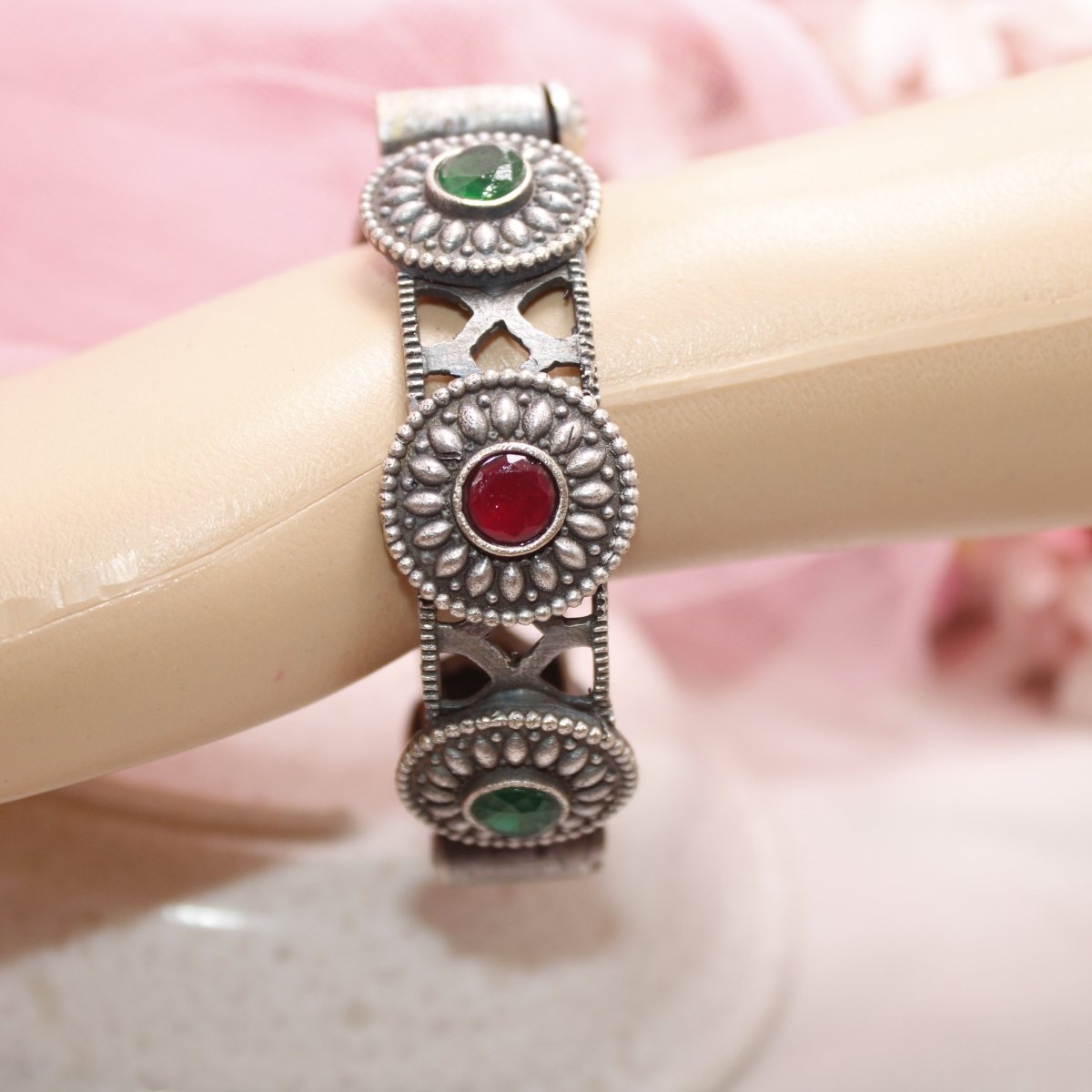 KISHA - OXIDISED SILVER LOOK ALIKE KADA - RED & GREEN - kada