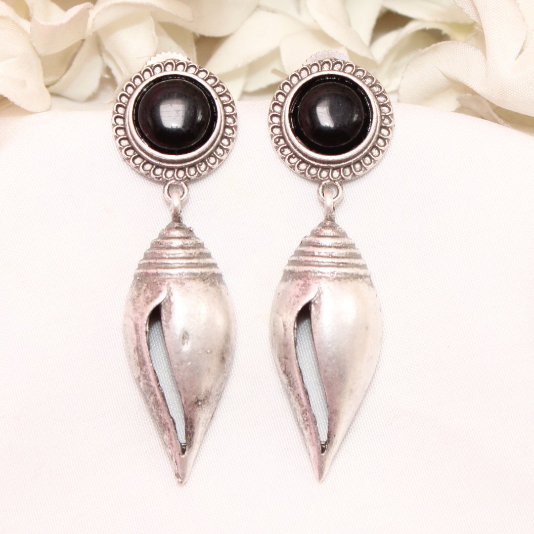 MONALISA STONE SHANKH DROPS EARRINGS-BLACK -EARRING