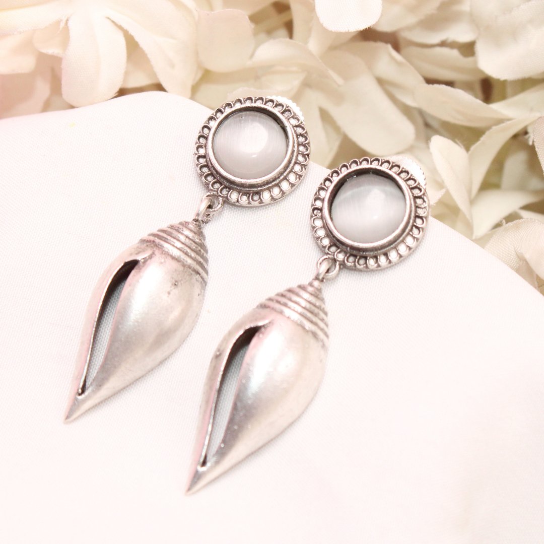 MONALISA STONE SHANKH DROPS EARRINGS-GREY -EARRING