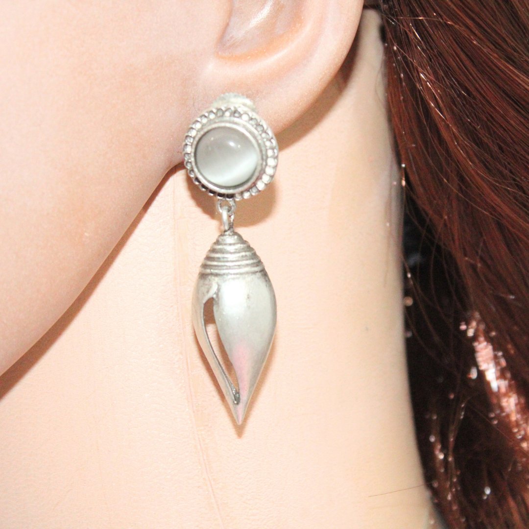 MONALISA STONE SHANKH DROPS EARRINGS-GREY -EARRING