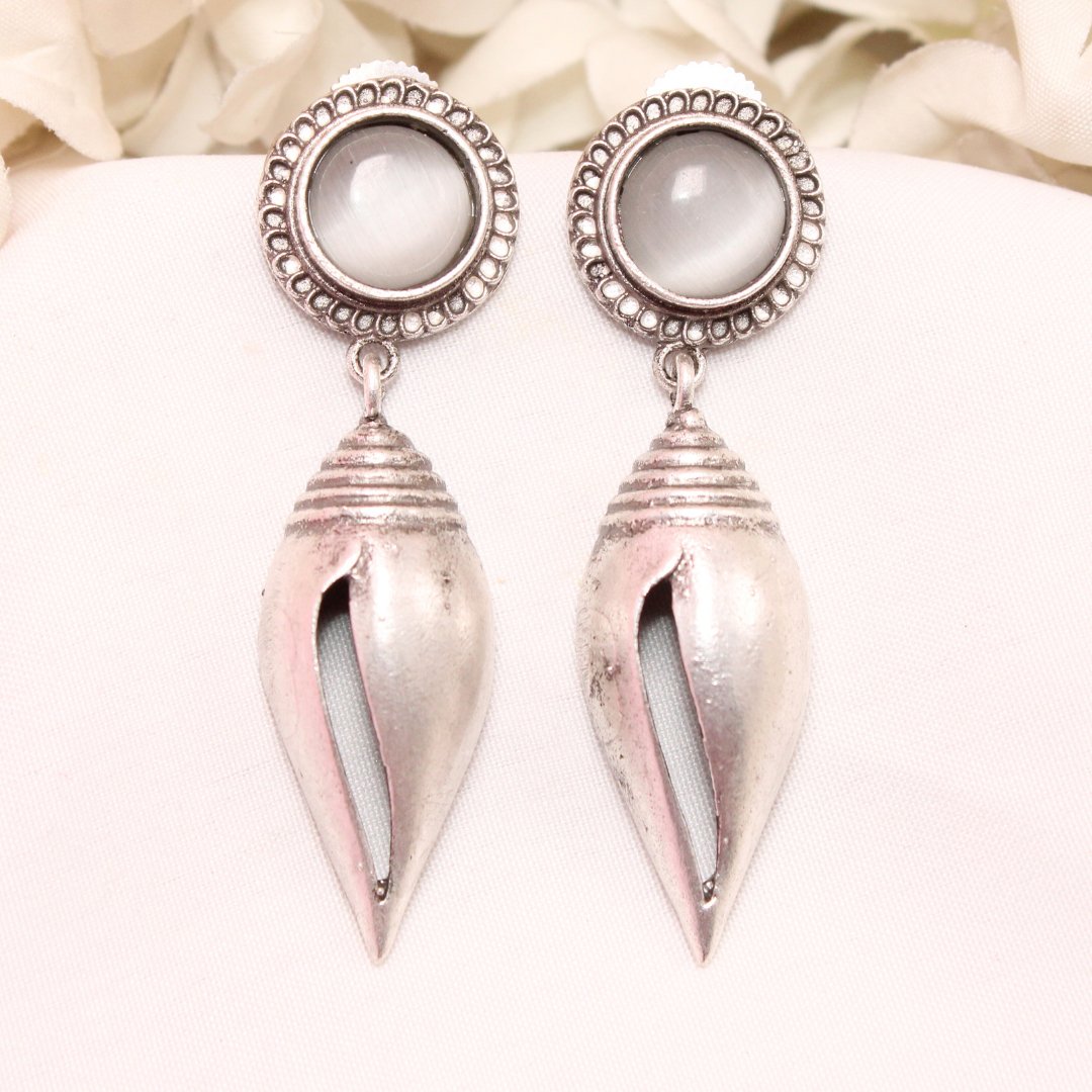 MONALISA STONE SHANKH DROPS EARRINGS-GREY -EARRING