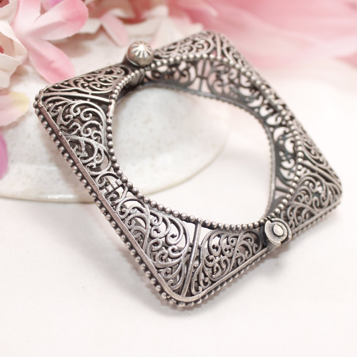 OXIDISED SILVER LOOK ALIKE KADA - SQUARE CURVE JAALI - kada