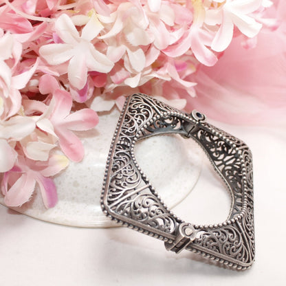 OXIDISED SILVER LOOK ALIKE KADA - SQUARE CURVE JAALI - kada