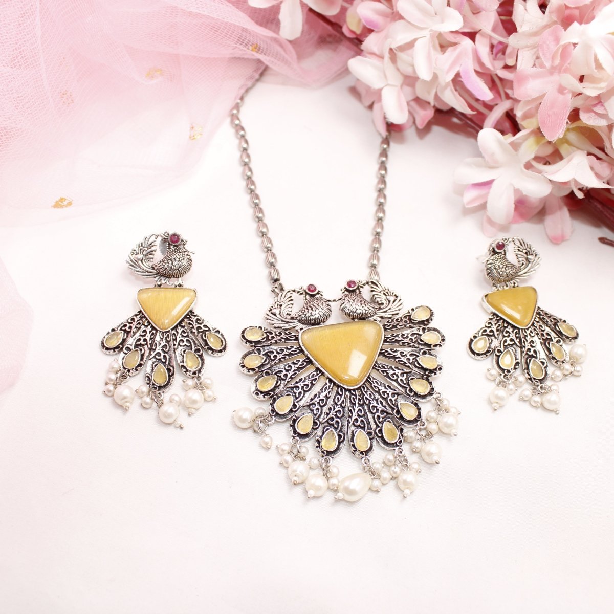 PANKH - SILVER LOOK ALIKE PENDANT SET - YELLOW - Charms & Pendants