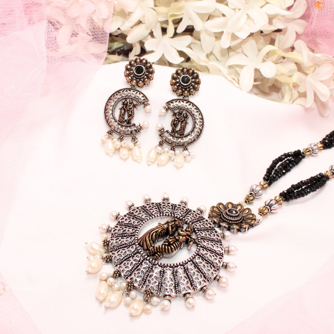 RADHA-KRISHAN DUAL-TONE PENDANT SET- BLACK -Charms & Pendants