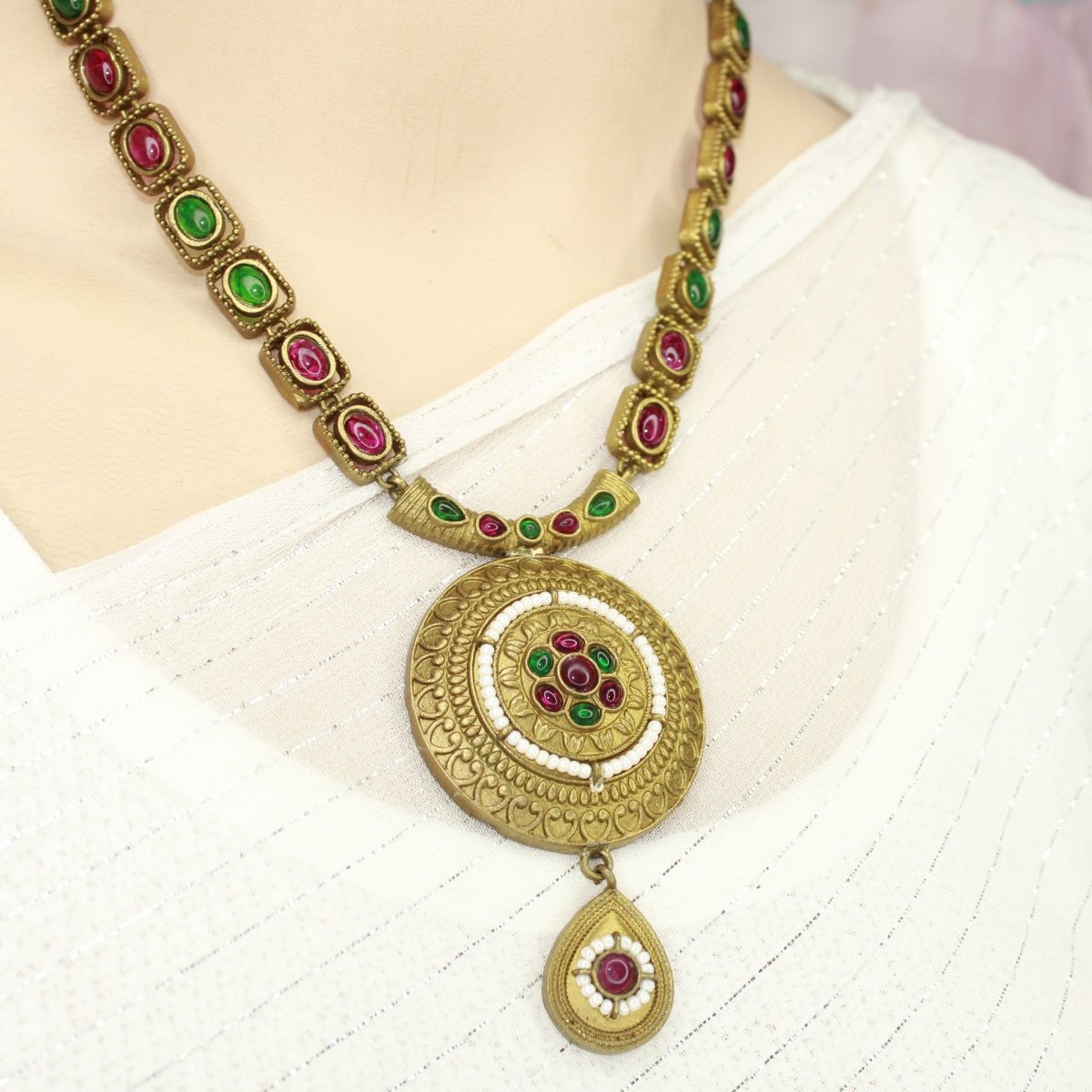 RAJWADI THAPA NECKLACE - RED & GREEN - Necklaces