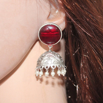 SILVER LOOK ALIKE MONALISA STONE JHUMKI-RED -EARRING